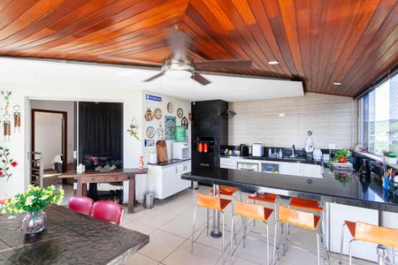 Apartamento à venda com 300m², 3 quartos e 3 vagasCobertura 