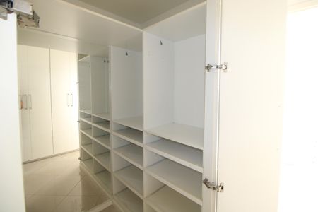 Apartamento à venda com 170m², 3 quartos e 2 vagasQuarto 3 - Closet