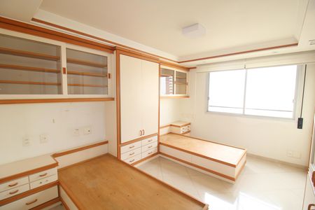 Apartamento à venda com 170m², 3 quartos e 2 vagasQuarto 2