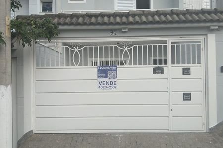 Casa à venda com 90m², 3 quartos e 2 vagasFachada