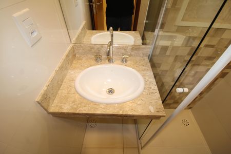 Casa à venda com 90m², 3 quartos e 2 vagasBanheiro