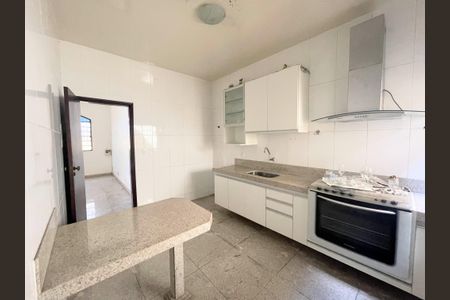 Casa à venda com 5 quartos, 360m² em Santa Branca, Belo Horizonte