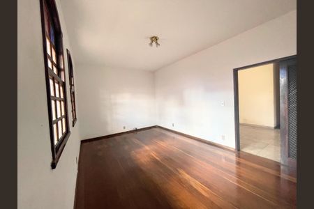 Casa à venda com 5 quartos, 360m² em Santa Branca, Belo Horizonte