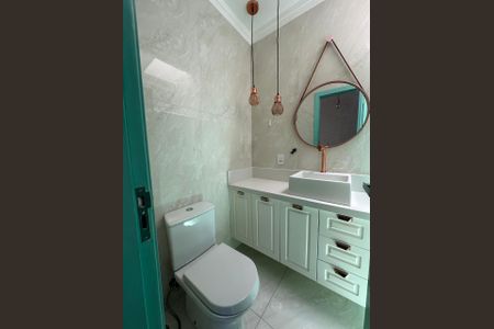 Casa à venda com 200m², 3 quartos e 2 vagasBanheiro 