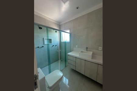 Casa à venda com 200m², 3 quartos e 2 vagasBanheiro 