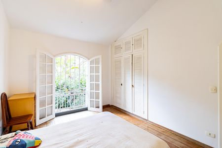 Casa à venda com 5 quartos, 389m² em Jardim Leonor, São Paulo