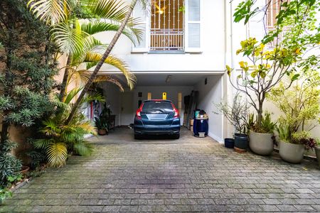 Casa à venda com 5 quartos, 389m² em Jardim Leonor, São Paulo
