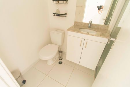 Banheiro de kitnet/studio para alugar com 0 quarto, 25m² em Sé, São Paulo
