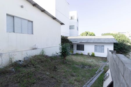 Casa para alugar com 55m², 2 quartos e sem vagaQuintal