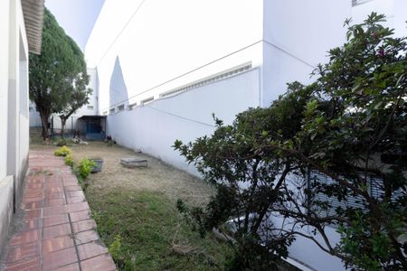 Casa para alugar com 55m², 2 quartos e sem vagaQuintal