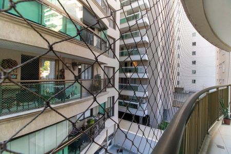 Apartamento à venda com 119m², 3 quartos e 2 vagasVista da Suíte 3