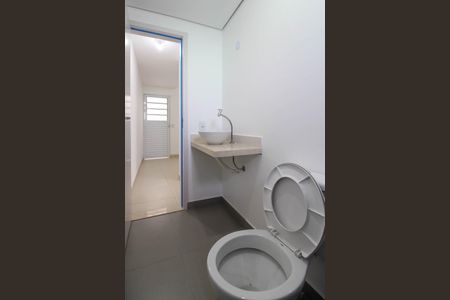 Banheiro de casa para alugar com 1 quarto, 35m² em Jardim Ipe, São Paulo