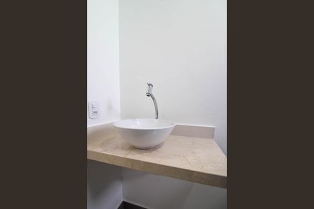 Banheiro de casa para alugar com 1 quarto, 35m² em Jardim Ipe, São Paulo