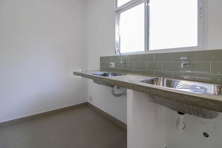 Cozinha e Área de Serviço de casa para alugar com 1 quarto, 35m² em Jardim Ipe, São Paulo