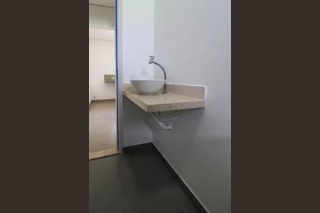 Banheiro de casa para alugar com 1 quarto, 35m² em Jardim Ipe, São Paulo