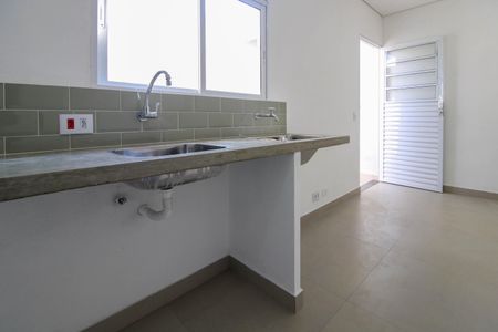 Cozinha e Área de Serviço de casa para alugar com 1 quarto, 35m² em Jardim Ipe, São Paulo