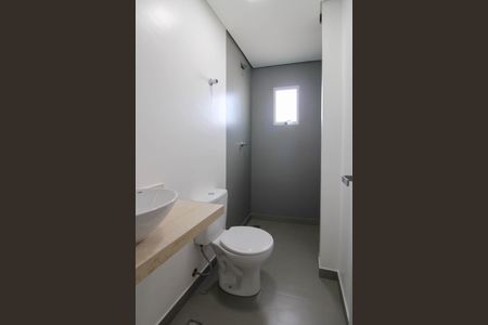 Banheiro de casa para alugar com 1 quarto, 35m² em Jardim Ipe, São Paulo