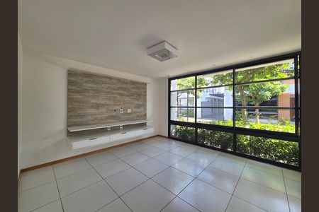 Casa de Condomínio para alugar com 4 quartos, 150m² em Recreio dos Bandeirantes, Rio de Janeiro