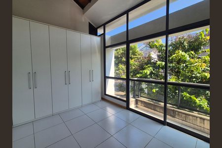 Casa de condomínio para alugar com 150m², 4 quartos e 3 vagas