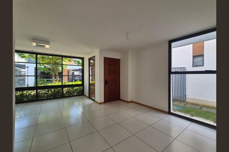 Casa de condomínio para alugar com 150m², 4 quartos e 3 vagas