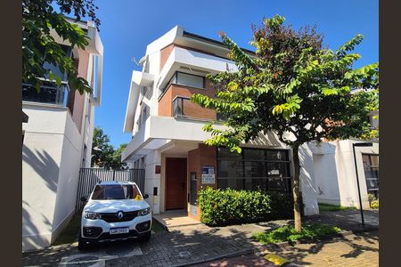 Casa de condomínio para alugar com 150m², 4 quartos e 3 vagas