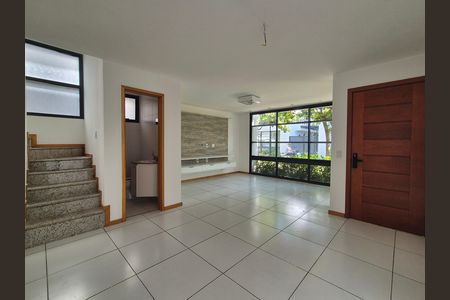 Casa de condomínio para alugar com 150m², 4 quartos e 3 vagas