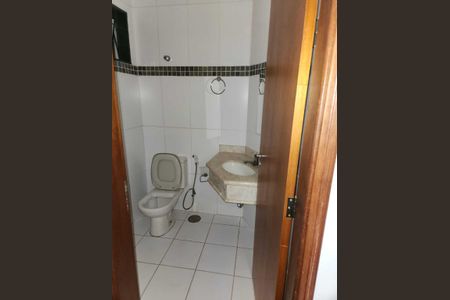 Casa para alugar com 220m², 4 quartos e 4 vagasBanheiro