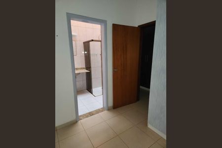 Casa para alugar com 220m², 4 quartos e 4 vagasBanheiro