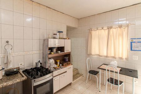 Casa à venda com 580m², 2 quartos e 12 vagasCasa 2 - Cozinha e Área de Serviço