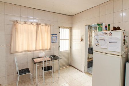 Casa à venda com 580m², 2 quartos e 12 vagasCasa 2 - Cozinha e Área de Serviço