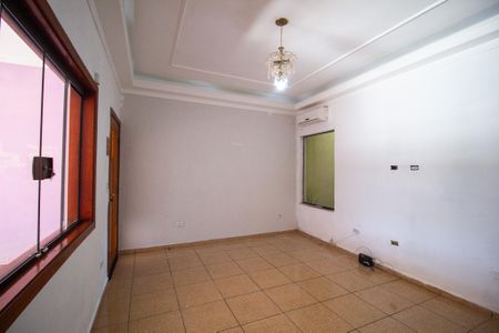 Casa para alugar com 190m², 3 quartos e 2 vagasSala