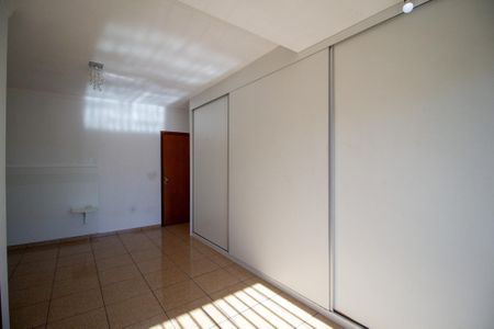 Casa para alugar com 190m², 3 quartos e 2 vagasSuíte