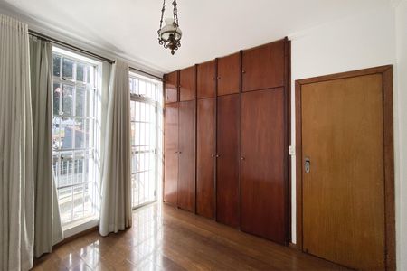 Quarto 1 de apartamento à venda com 2 quartos, 70m² em Santo Antônio, Belo Horizonte