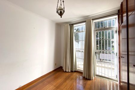 Quarto 1 de apartamento à venda com 2 quartos, 70m² em Santo Antônio, Belo Horizonte