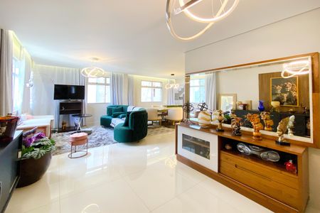 Apartamento à venda com 340m², 5 quartos e 3 vagasSala