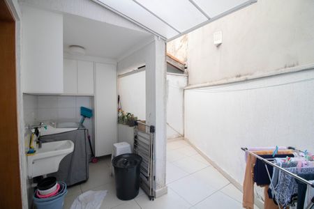 Casa à venda com 140m², 3 quartos e 4 vagasQUINTAL E ÁREA DE SERVIÇO