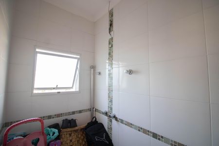 Casa à venda com 140m², 3 quartos e 4 vagasBANHEIRO DA SUÍTE 2