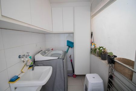 Casa à venda com 140m², 3 quartos e 4 vagasQUINTAL E ÁREA DE SERVIÇO