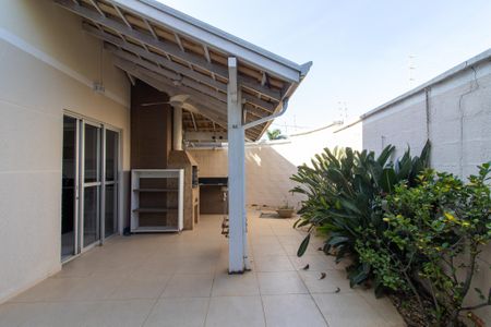 Casa de condomínio à venda com 206m², 4 quartos e 2 vagasÁrea externa