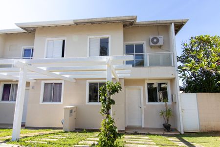 Casa de condomínio à venda com 206m², 4 quartos e 2 vagasFachada