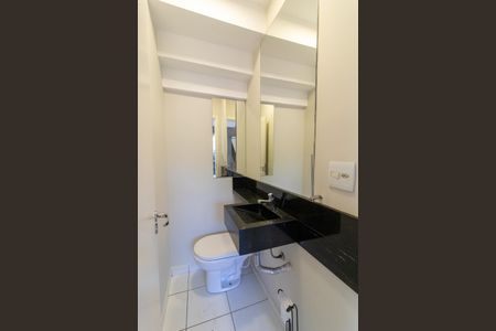 Casa de condomínio à venda com 206m², 4 quartos e 2 vagasLavabo