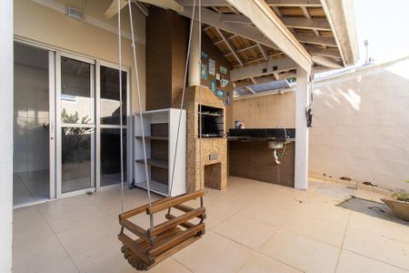 Casa de condomínio à venda com 206m², 4 quartos e 2 vagasÁrea externa