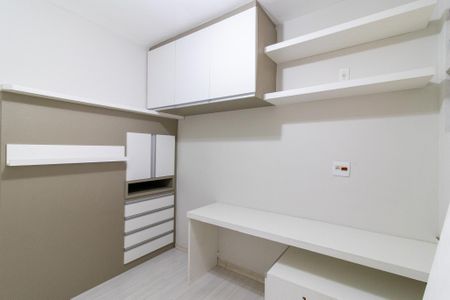 Casa de condomínio à venda com 206m², 4 quartos e 2 vagasEscritório