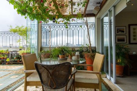 Apartamento à venda com 3 quartos, 200m² em Jardim das Acacias, São Paulo