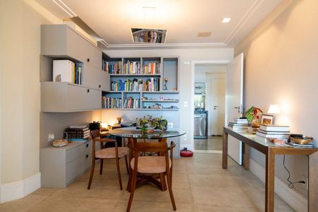 Apartamento à venda com 3 quartos, 200m² em Jardim das Acacias, São Paulo