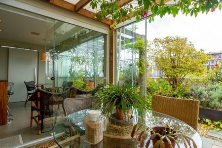 Apartamento à venda com 3 quartos, 200m² em Jardim das Acacias, São Paulo