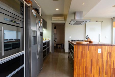 Apartamento à venda com 3 quartos, 200m² em Jardim das Acacias, São Paulo