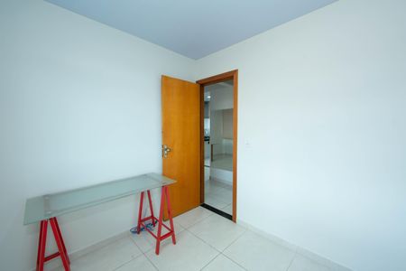 QUARTO1 de apartamento para alugar com 2 quartos, 60m² em João Pinheiro, Belo Horizonte