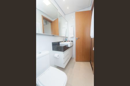 Apartamento à venda com 180m², 3 quartos e 2 vagas Apartamento à venda com 180m², 3 quartos e 2 vagasBanheiro suite