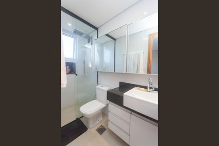Apartamento à venda com 180m², 3 quartos e 2 vagas Apartamento à venda com 180m², 3 quartos e 2 vagasBanheiro suite